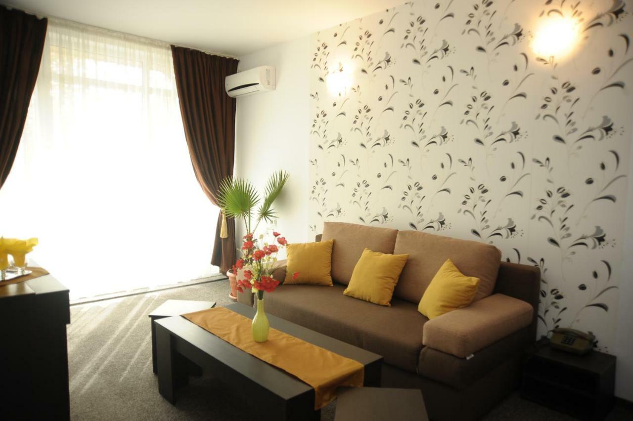 Hotel Pinguin Ефоріє-Норд Екстер'єр фото